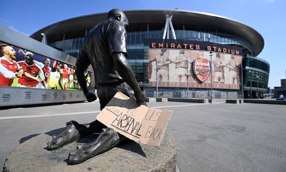 epa09146863 A sign reads, &#039;Give Us Our Arsenal Back&#039; outside Arsenal&#039;s Emirates Stadium in London, Britain, 20 April 2021. Europe&#039;s top clubs from England, Italy and Spain have ann ...