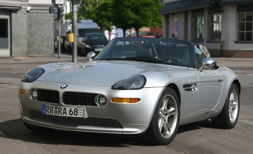 BMW Z8 auto retro design styling sportwagen https://en.wikipedia.org/wiki/BMW_Z8#/media/File:BMW_Z8_(2009-05-20).JPG