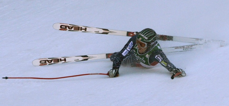 US ski racer Bode Miller slides across the finish line on his way to win the ski world cup men&#039;s downhill on the Lauberhorn, in Wengen, Switzerland, Saturday, January 13, 2007. (KEYSTONE/Alessand ...