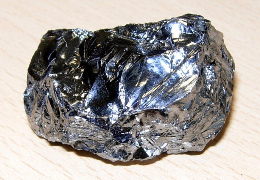 Silizium, Gereinigtes polykristallines Silicium
https://de.wikipedia.org/wiki/Silicium#/media/Datei:SiliconCroda.jpg