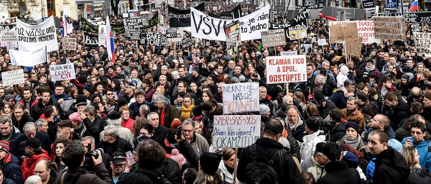 epa06608365 People participate in a rally called &#039;Let&#039;s stand for decency in Slovakia&#039; in Bratislava, Slovakia, 16 March 2018. Mass street protests started after the murder of journalis ...