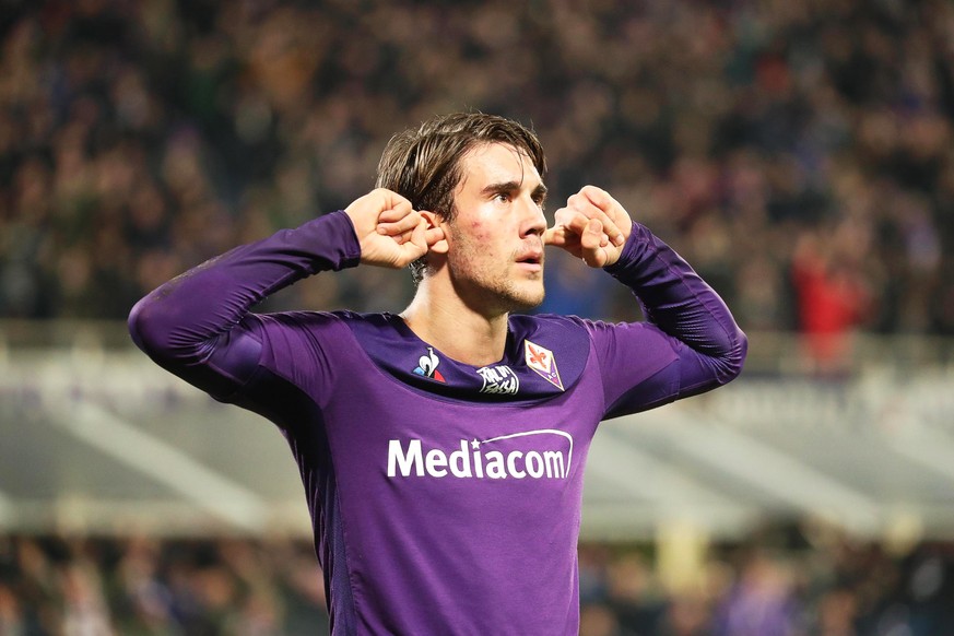 epa08074519 Fiorentina&#039;s Dusan Vlahovic reacts after scoring the 1-1 equalizer during the Italian Serie A soccer match between ACF Fiorentina and Inter Milan at the Artemio Franchi stadium in Flo ...