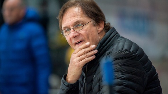 Davos&#039;s Coach Arno Del Curto, during a National League A regular season game of the Swiss Championship between Lausanne HC, LHC, and HC Davos, at the Malley stadium in Lausanne, Switzerland, Satu ...