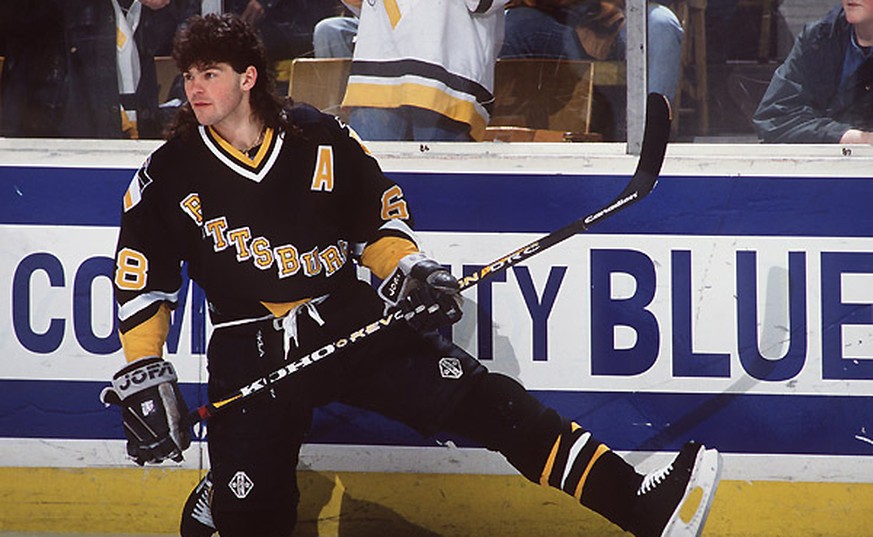 21 Feb 1996: Jaromir Jagr of the Pittsburgh Penguins kneels on the ice during a 6-3 loss to the Buffalo Sabres at the Aud in Buffalo, New York. Mandatory Credit: Harry Scull/Allsport