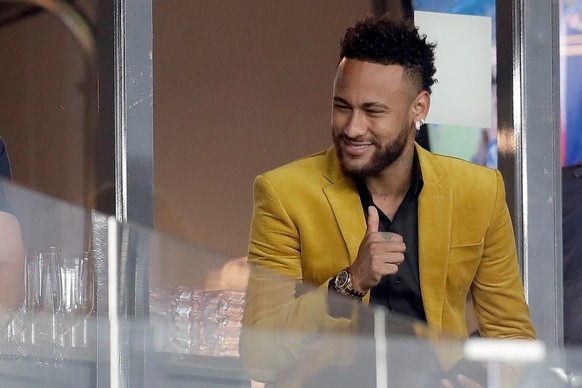 epa07690856 Brazil&#039;s player Neymar, who missed the Copa America due to an injury, attends the Copa America 2019 semi-finals soccer match between Brazil and Argentina at Mineirao Stadium in Belo H ...