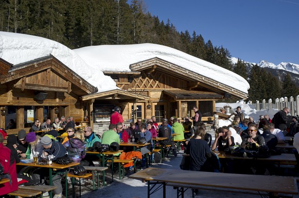 epa08293578 (FILE) - Tourists enjoy a sunny winter day in front of a restaurant at a ski resort in St. Anton am Arlberg, Austria, 12 January 2012 (reissued 14 March 2020). According to reports, the Au ...