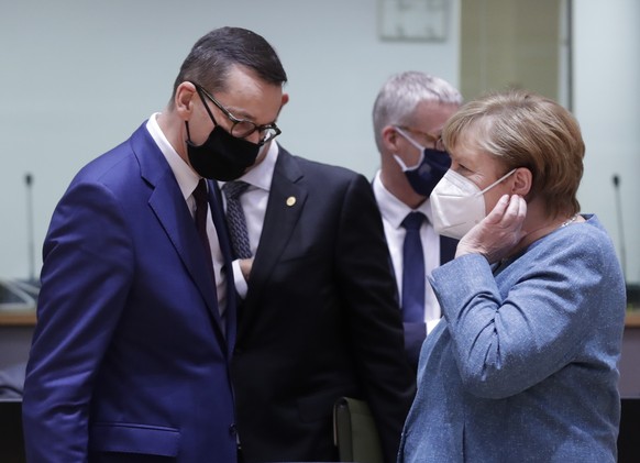 epa08712467 Poland?s Prime Minister Mateusz Morawiecki (L) and German Federal Chancellor Angela Merkel at the start of second face-to-face EU summit since the coronavirus disease (COVID-19) outbreak,  ...