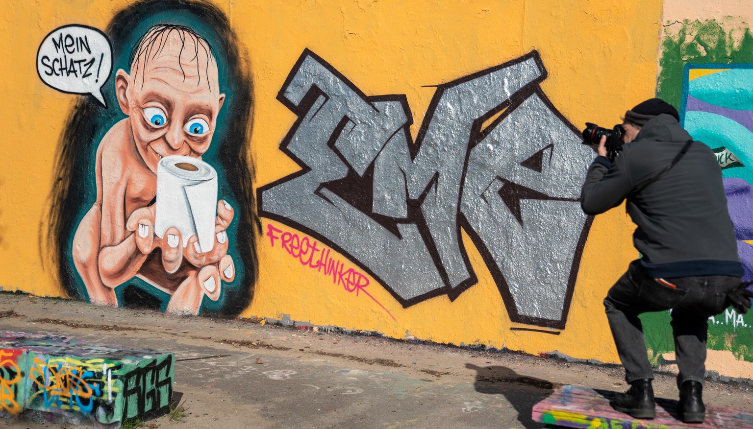 epaselect epa08414088 (FILE) - A photographer takes a picture of a mural by the street artist EME Freethinker showing the Lord of the Rings film character Gollum holding a roll of toilet paper and a s ...