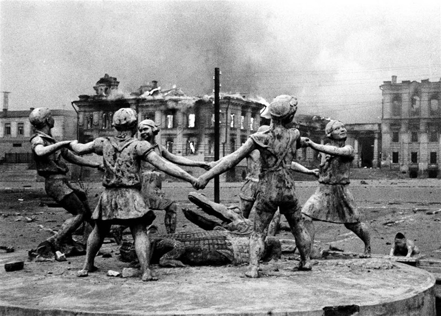 Kinder spielen, Skulptur, Stalingrad