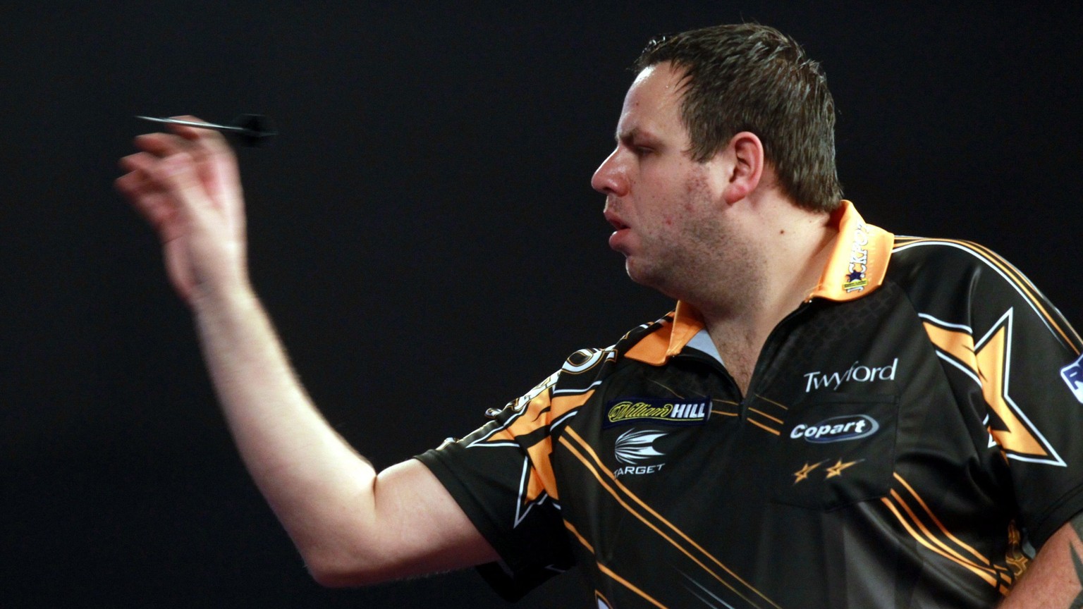 epa05087052 Adrian Lewis during the William Hill World darts world championship final between Gary Anderson and Adrian Lewis at the Alexandra palace in North London, Britain, 03 January 2016. EPA/SEAN ...