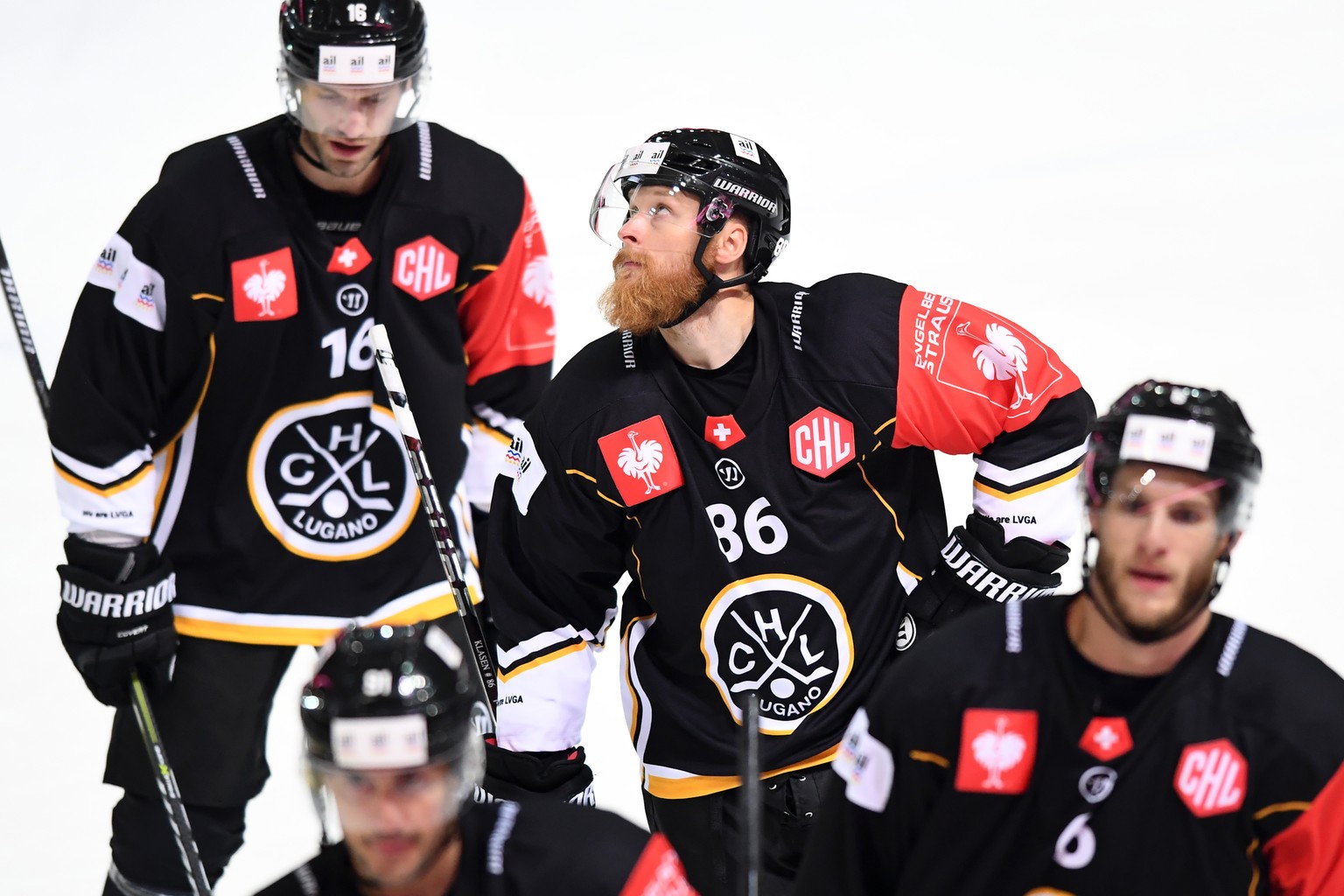 Lugano&#039;s player Linus Klasen, center, during the Champions Hockey League group H match between Switzerland&#039;s HC Lugano and Slovakia&#039;s HC ’05 Banskà Bystrica, at the ice stadium Corner A ...