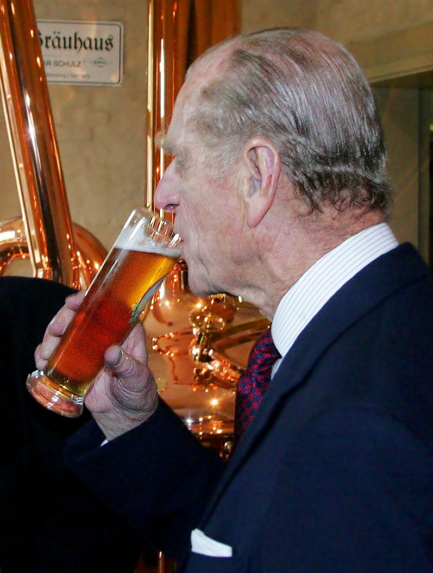 Britain&#039;s Prince Philip drinks beer in a brewery in Potsdam, near Berlin. Queen Elizabeth II and Prince Philip stay on a three-day visit in Germany. (AP Photo/Michael Hanschke, Pool)