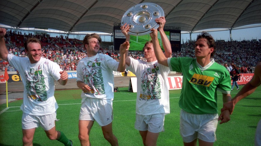 Werder Bremen, deutscher Meister der Saison 1992/1993, v.li. Bernd Hobsch, Dietmar Beiersdorfer, Andreas Herzog, Wynton Rufer

Werder Bremen German Master the Season 1992 1993 v left Bernd Hobsch Di ...