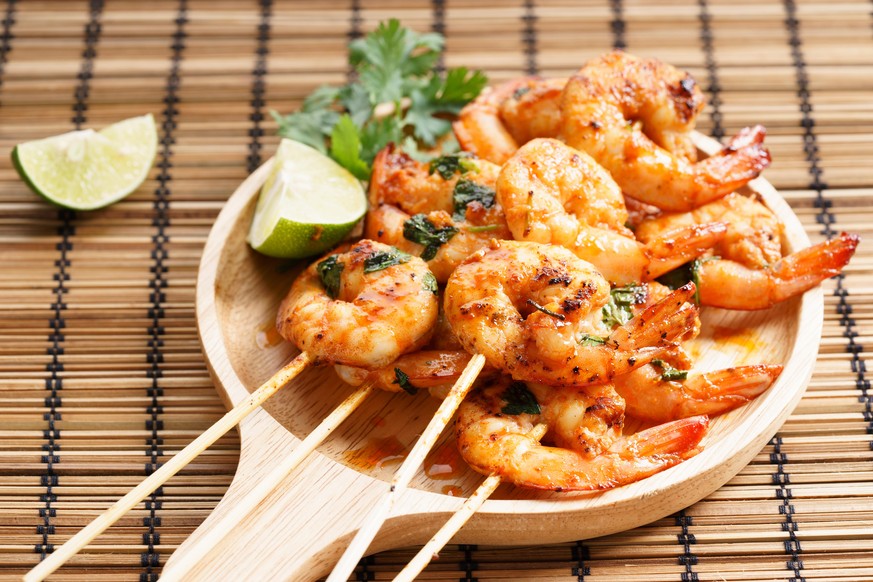 sriracha hot chili sauce essen food asien usa vietnam shrimps garnelen krevetten kochen essen food