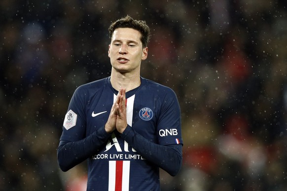 epa08018086 Paris Saint Germain&#039;s Julian Draxler reacts during the French Ligue 1 soccer match between PSG and Lille at the Parc des Princes stadium in Paris, France, 22 November 2019. EPA/YOAN V ...