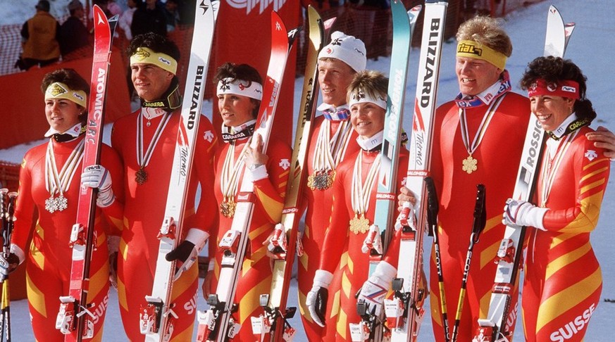 Im Gegensatz zu den Fussballern war die Schweiz an der Ski-WM 1987 im heimischen Crans Montana dominierend. Von links nach rechts: Figini, Alpiger, Walliser, Zurbriggen, Hess, Müller, Schneider. Das S ...