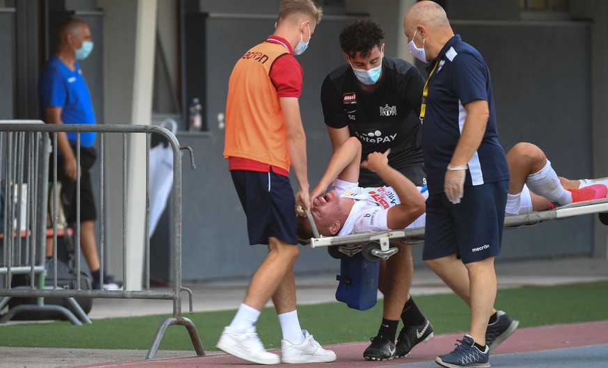 Injury for Zuerich&#039;s player Becir Omeragic during the Swiss Cup 1/16 soccer match FC Chiasso against FC Zuerich, at the Riva IV Stadium in Chiasso, Sunday, September 13, 2020. (KEYSTONE/Ti-Press/ ...