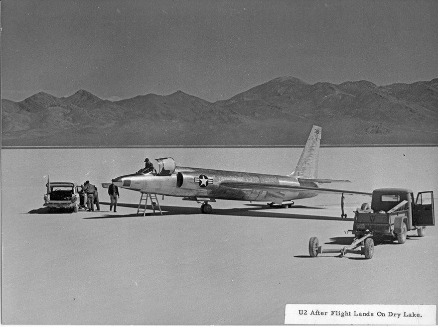U-2 auf dem Groom Lake, Area 51.
U-2 after flight at Groom Lake. Courtesy of TD Barnes and Roadrunners Internationale.