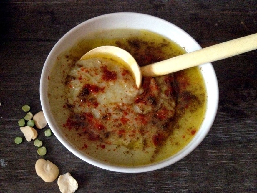 bissara erbsen fava bohnen suppe marokko essen food vegetarisch https://www.nadakiffa.com/2014/10/moroccan-bissara-with-dried-fava-beans.html