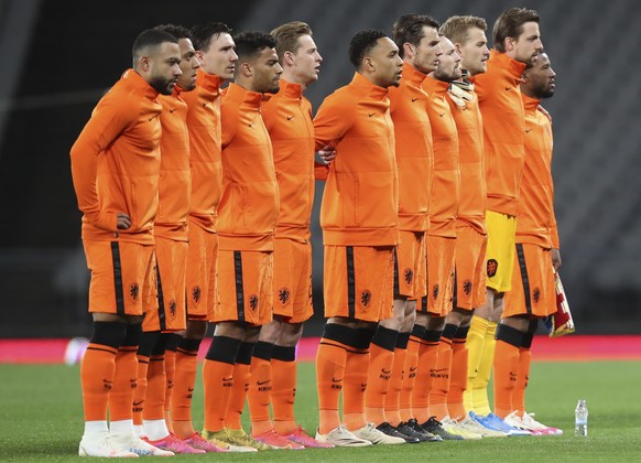 Netherlands team players pose prior to the start of the World Cup 2022 group G qualifying soccer match between Turkey and Netherlands at the Ataturk Olimpiyat Stadium in Istanbul, Turkey, Wednesday, M ...