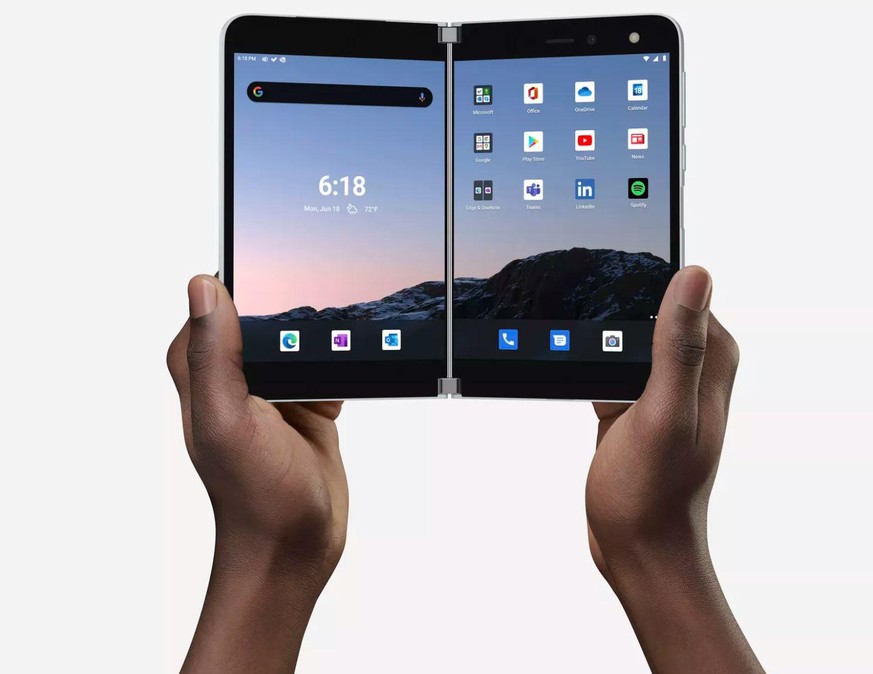 Anders als die ersten Falt-Geräte von Samsung und Huawei hat das Surface Duo kein faltbares Display, sondern zwei separate Screens, die durch zwei kleine Scharniere verbunden sind und sich um 360 Grad ...
