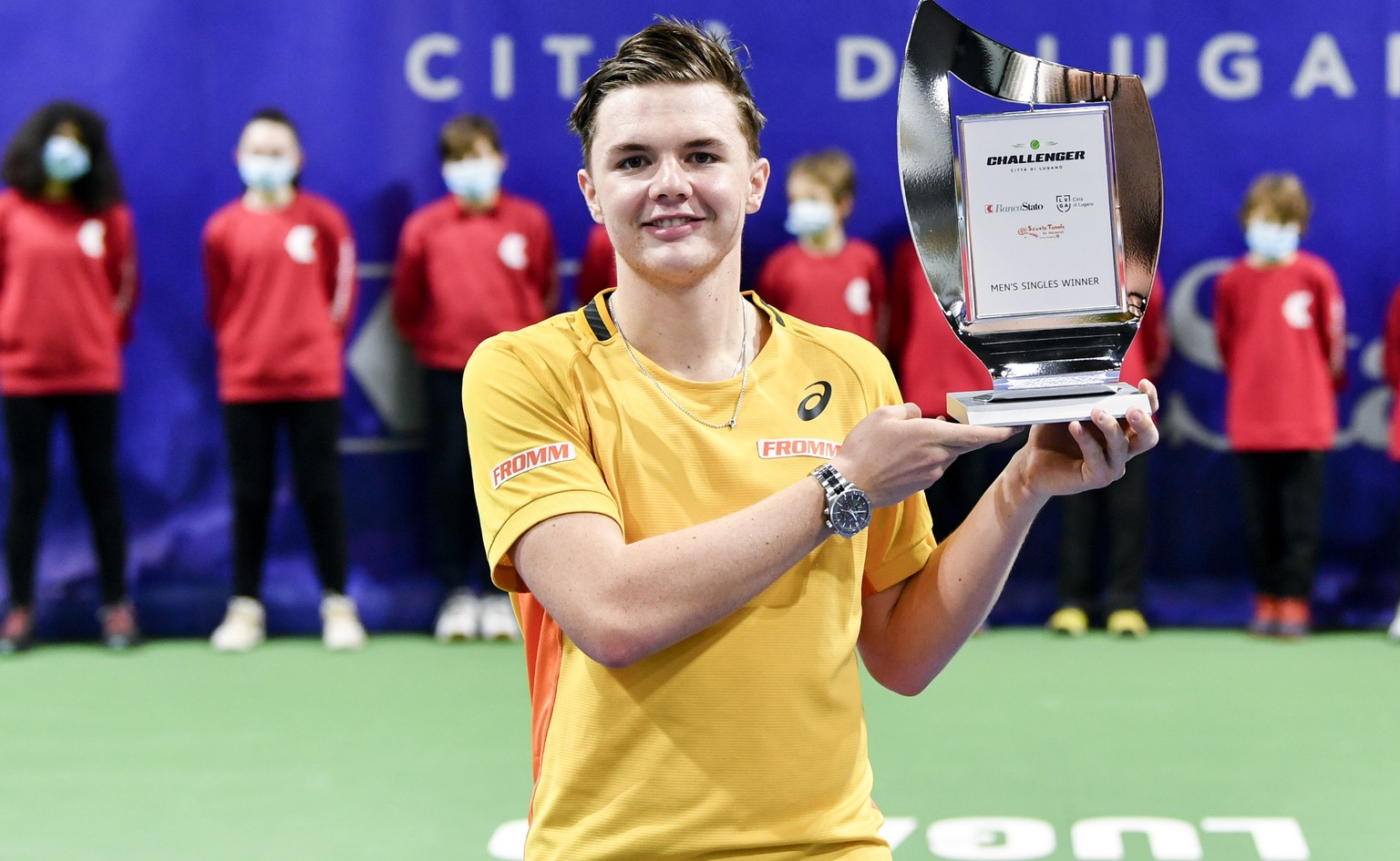 epa09103182 Switzerland&#039;s Dominic Stricker poses with the trophy after winning the final match against Ukraine&#039;s Vitaliy Sachko at the ATP Challenger tournament Lugano in Lugano, Switzerland ...