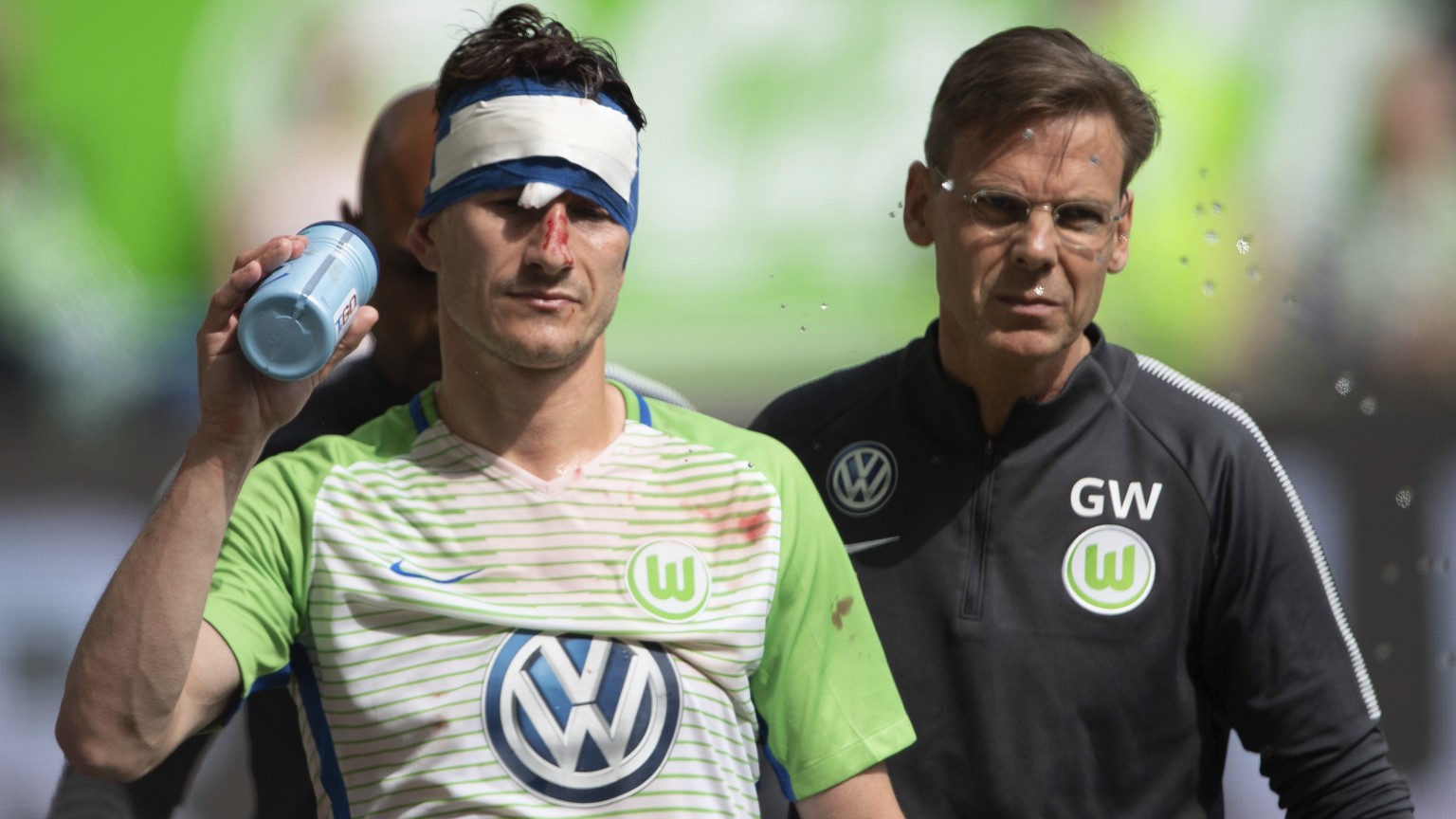 Wolfsburg&#039;s Paul Verhaegh leaves the pitch with an injury during the German Bundesliga soccer match between VfB Wolfsburg and FC Cologne in Wolfsburg, northern Germany, Saturday, May 12, 2018. (S ...