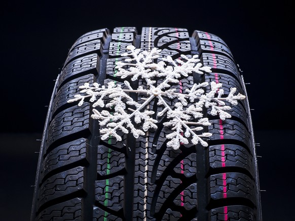 Winterreifen
https://www.shutterstock.com/de/image-photo/winter-tires-tyre-308674766?src=TBOF7EjoEqxAcAnFG-RMDw-1-7