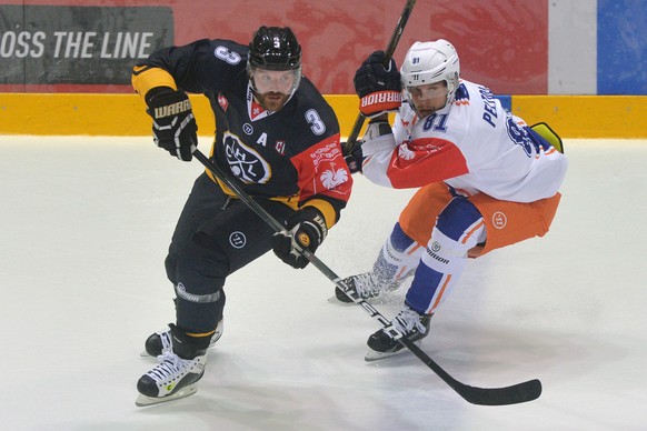 Lugano&#039;s player Julien Vauclair, left, and Tappara&#039;s player Jukka Peltola, right, during the Champions Hockey League Group C hockey match between Switzerland&#039;s HC Lugano and Finland&#03 ...
