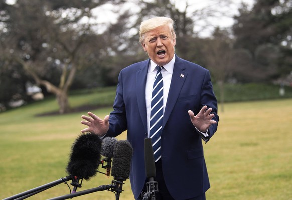 News Bilder des Tages President Donald Trump speaks to the media as he departs the White House to visit the National Institutes of Health to visit the vaccine research center and to get an update on t ...