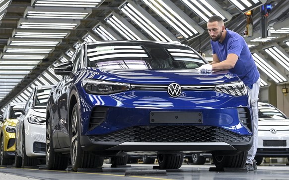 FILE - This Sept. 18, 2020 file photo shows an employee putting finishing touches to a battery-powered VW ID.4 at the Volkswagen plant in Zwickau, Germany. California Gov. Gavin Newsom said Wednesday, ...