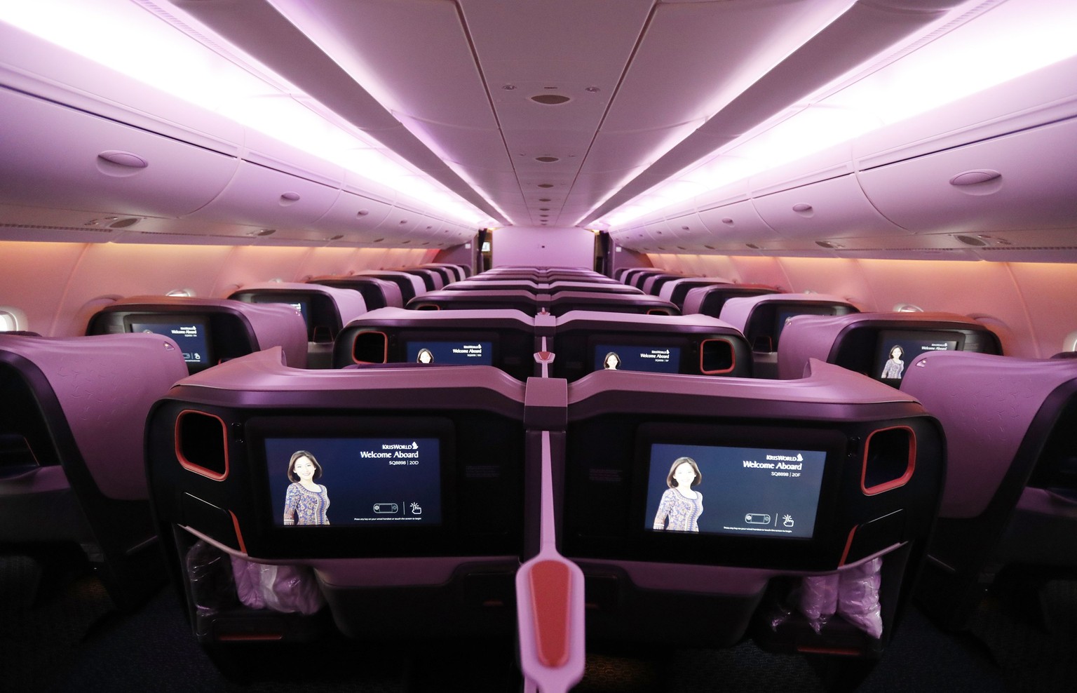 epa06386932 A view of seats in business class of the Airbus A380 aircraft for the Singapore Airlines before a ceremony at the Airbus&#039;s delivery center in Colomiers, near Toulouse, Southern France ...