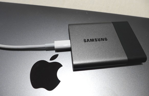 Apple Macbook Pro mit Samsung T3 SSD (Speicher)