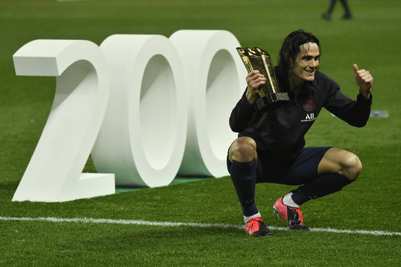 epa08242450 Paris Saint Germain&#039;s Edinson Cavani celebrates his two hundredth goal for the club with a trophy after the French Ligue 1 soccer match between Paris Saint-Germain PSG and and Girondi ...