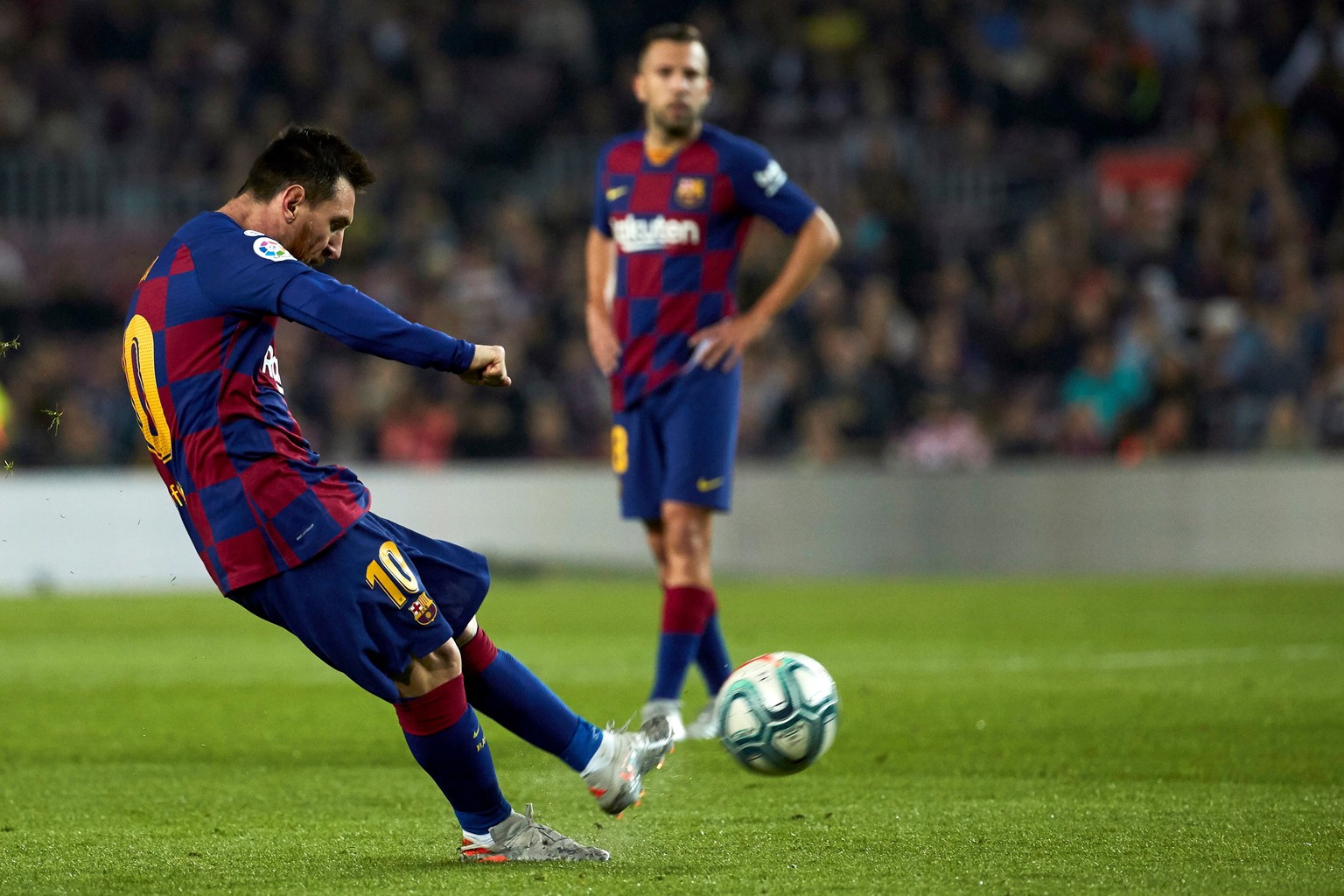epa07958678 FC Barcelona&#039;s Lionel Messi shoots to score the 3-1 lead during a Spanish LaLiga soccer match between FC Barcelona and Real Valladolid at the Camp Nou stadium in Barcelona, Spain, 29  ...