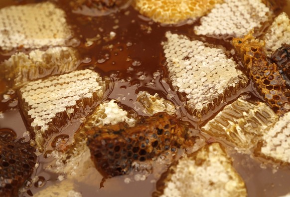epa05456422 A close-up view of some honey display for sale during the Honey Fair in Kolomenskoe park in Moscow, Russia, 05 August 2016. The event runs from 05 August to 16 October. EPA/MAXIM SHIPENKOV