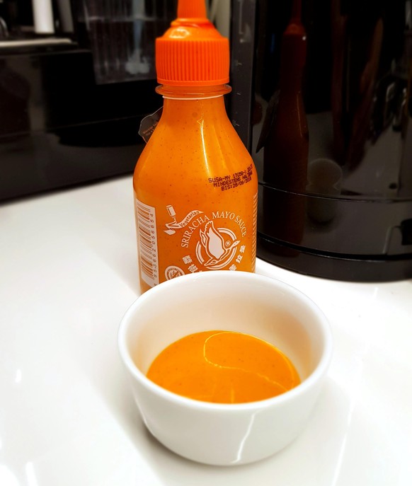 sriracha mayonnaise essen food kochen https://en.wikipedia.org/wiki/Sriracha