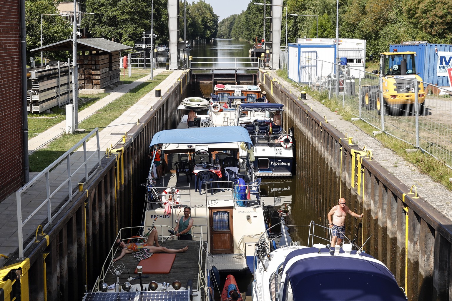epa08589828 Boats use a canal lock on the Mirow lake near Mueritz, Germany, 07 August 2020. According to weather forecasts, temperatures over 30 degrees Celsius are expected over the weekend in north- ...