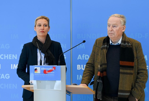 epa08998700 Alternative for Germany party (AfD) faction co-chairwoman in the German parliament Bundestag and deputy chairwoman Alice Weidel (L) and Germany (AfD) faction co-leader Alexander Gauland (R ...