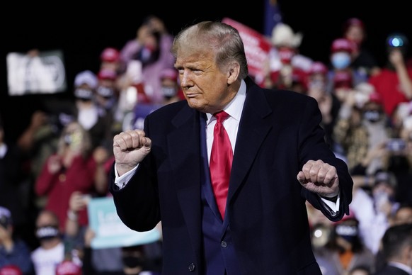President Donald Trump wraps up his speech at a campaign rally at Fayetteville Regional Airport, Saturday, Sept. 19, 2020, in Fayetteville, N.C. (AP Photo/Evan Vucci
Donald Trump