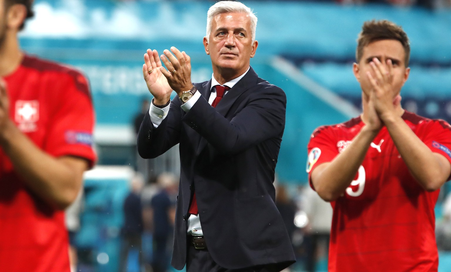 Switzerland&#039;s manager Vladimir Petkovic, centre, applauds fans after the Euro 2020 soccer championship quarterfinal match between Switzerland and Spain, at the Saint Petersburg stadium in Saint P ...