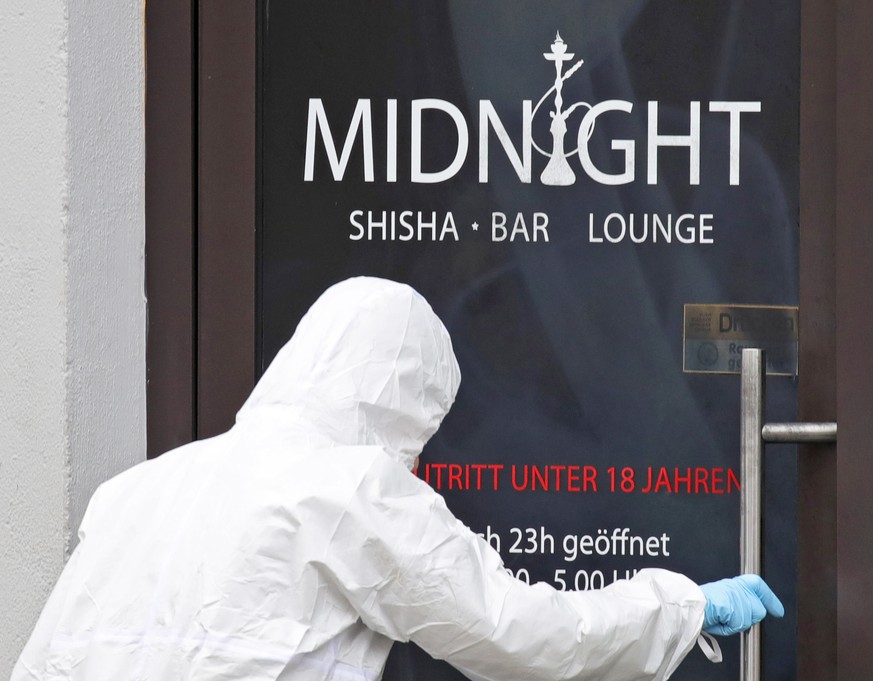 epa08229955 Police investigators enter Midnight shisha bar after two shootings in Hanau, Germany, 20 February 2020. At least nine people were killed in two shootings at shisha bars in Hanau, police sa ...