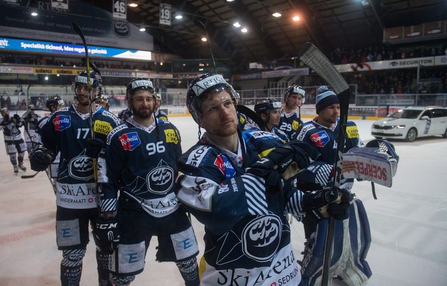 Ambri&#039;s players celebrate after the 2-1 victory, during the fifth match of the playout final of the National League Swiss Championship between HC Ambri-Piotta and EHC Kloten, at the ice stadium V ...