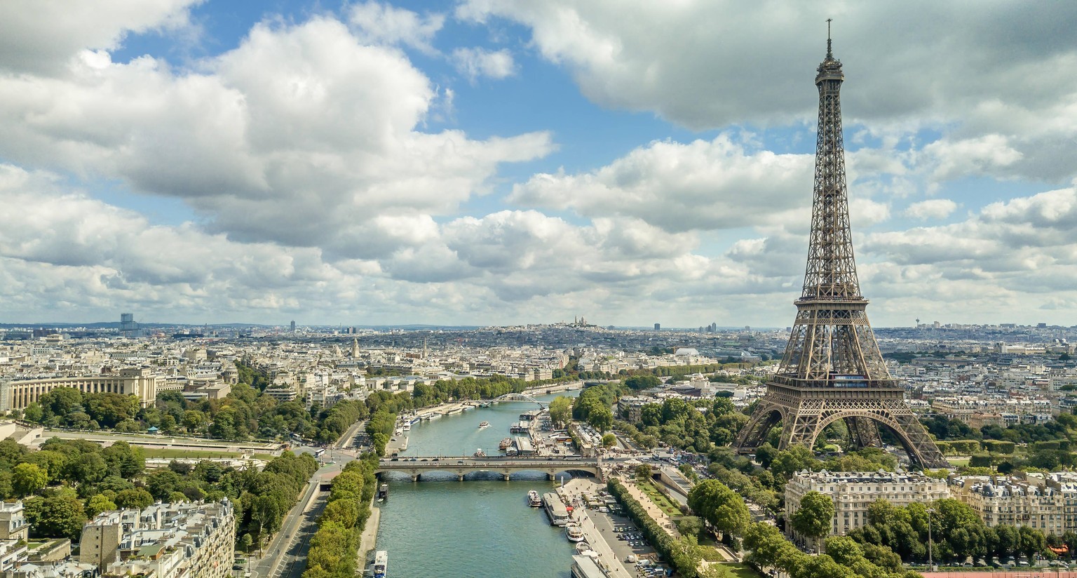 Beautiful Panorama of Paris Skyline, France Paris Panorama with the Seine and the Eiffel Tower Paris France *** Sch�nes Panorama von Paris Skyline, Frankreich Paris Panorama mit der Seine und dem Eiff ...