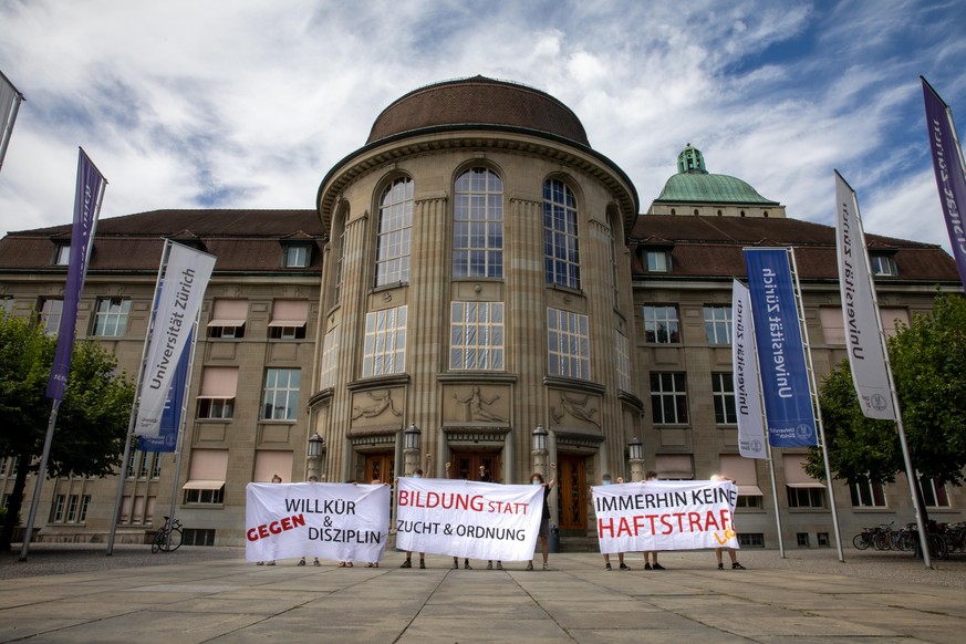 Studierende demonstrierten am Montag gegen die neue Disziplinarverordnung der Universität Zürich.