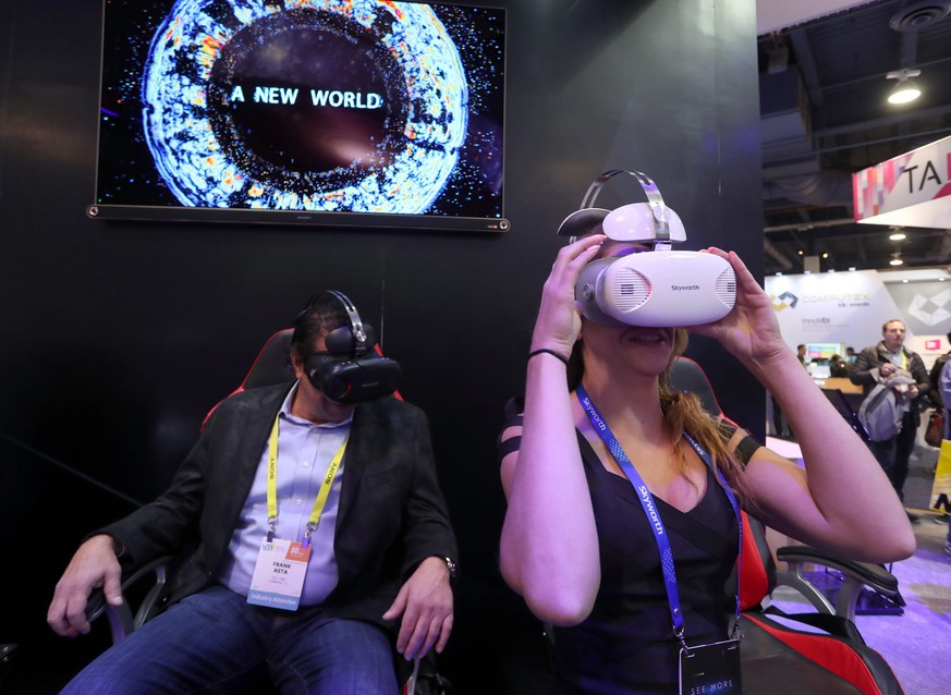 epa05702413 An exhibitor demonstrates the Coocoa Virtual Reality headset at the 2017 International Consumer Electronics Show in Las Vegas, Nevada, USA, 06 January 2017. The annual CES which takes plac ...