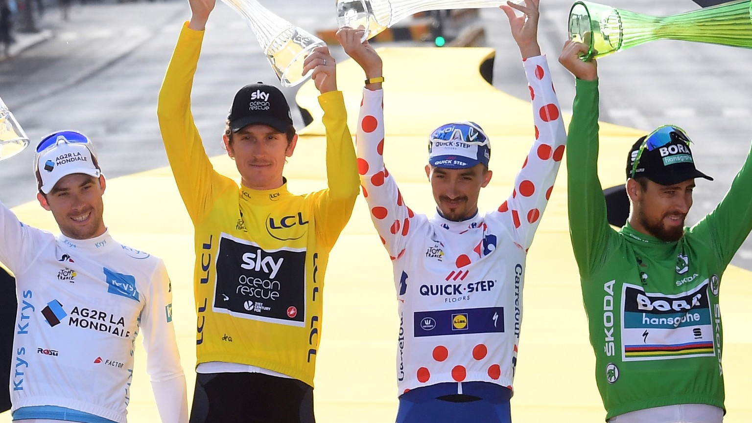 epa07082573 (FILE) - (L-R) AG2R La Mondiale team rider Pierre Roger Latour of France, wearing the best young rider&#039;s white jersey, Team Sky rider Geraint Thomas of Britain, wearing the overall le ...