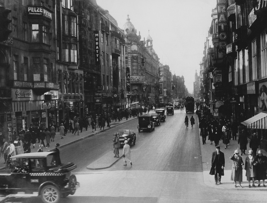 The Friedrichstrasse in Berlin, Germany, circa 1925. (Photo by Hulton Archive/Getty Images)