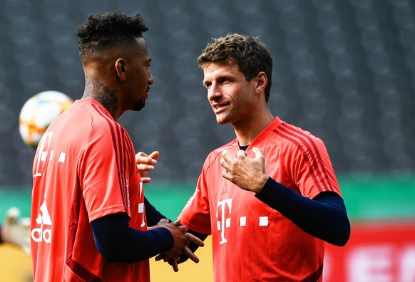epa07597567 Bayern Munich players Jerome Boateng (L) and Thomas Mueller (R) attend their team&#039;s training session at the Olympic Stadium in Berlin, Germany, 24 May 2019. FC Bayern Munich will face ...