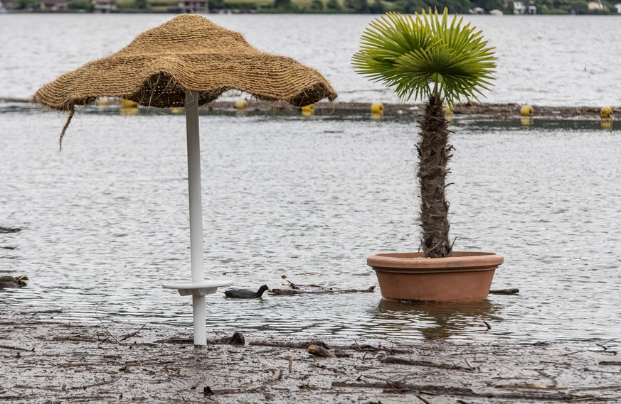 Das Strandbad Agno am Luganersee ist wegen der starken Regenfaelle der letzten Tage von Hochwasser ueberflutet, am Dienstag, 9. Juni 2020, in Agno. (KEYSTONE/Ti-Press/Francesca Agosta)
